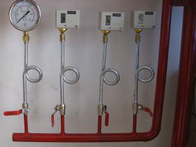Pressure Gauges, Relay