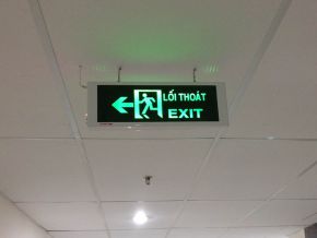 Đèn exit mũi tên chỉ hướng thoát hiểm